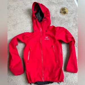Arcteryx Gortex woman’s jacket. Rain or shell